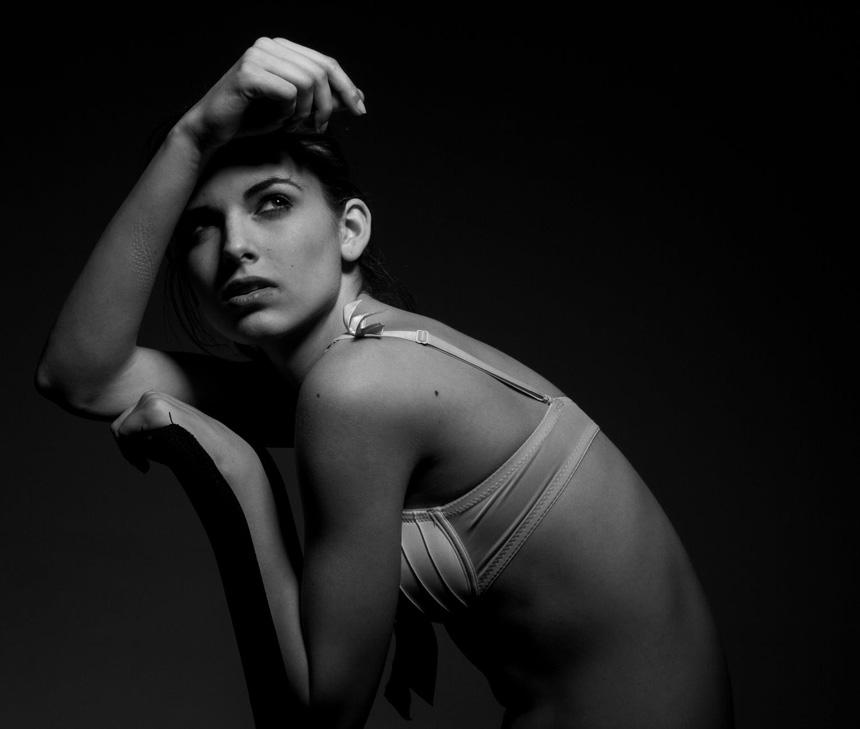 Fotografía artística con modelo ile ilgili görsel